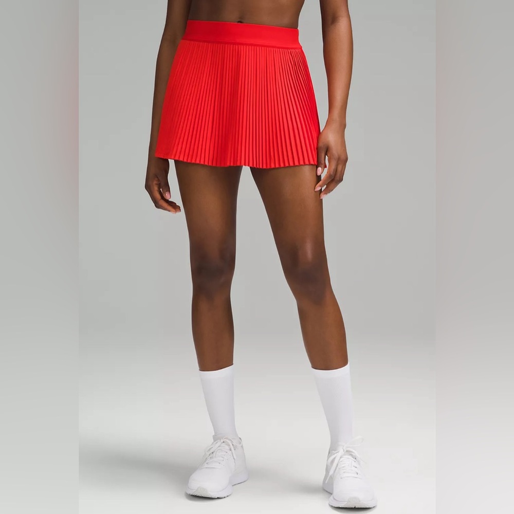 🆕Lululemon 🍋 Varsity High-Rise Pleated Tennis
Skirt Colour Hot Heat Sz 4